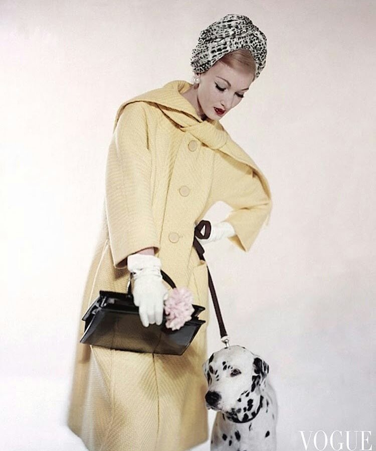 rollingArt43's tweet photo. ∎
Evelyn Tripp
in
chrome-yellow scarf-collared coat of wicker-woven wool,
by
Matlin,
black and white turban,
by
Irene of New York,
handbag,
by
Nettie Rosenstein.
Vogue
March 1959
© Karen Radkai
#EvelynTripp #Vogue #IreneofNewYork #NettieRosenstein #Matlin https://t.co/DC3o4hRFMv