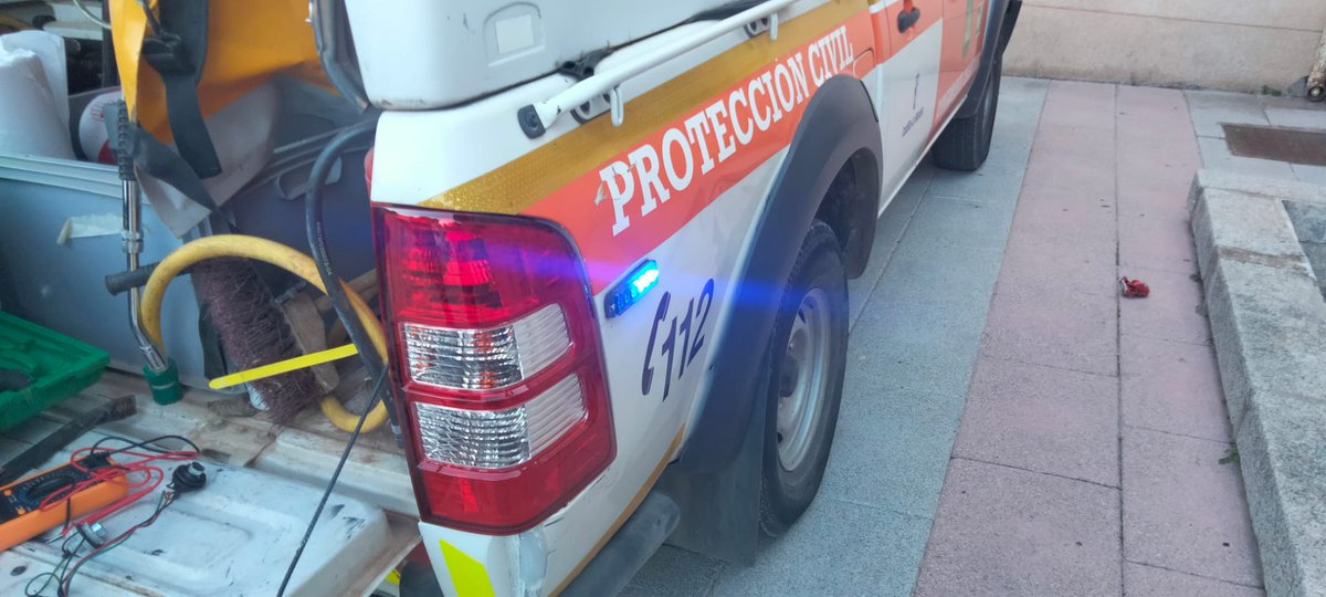 🔶️🔷️🔶️ Esta mañana toco mantenimiento de los vehículos 🚒 puesta a punto🛠 sustitución de faros dañados y cambio de bombillas a Led 💡. 
Aprovecho a dar las gracias a <a href="/diegoas9191/">Diego Asensio Garcia De La Rosa</a>  por el trabajazo realizado.
Mil Gracias !!!!
