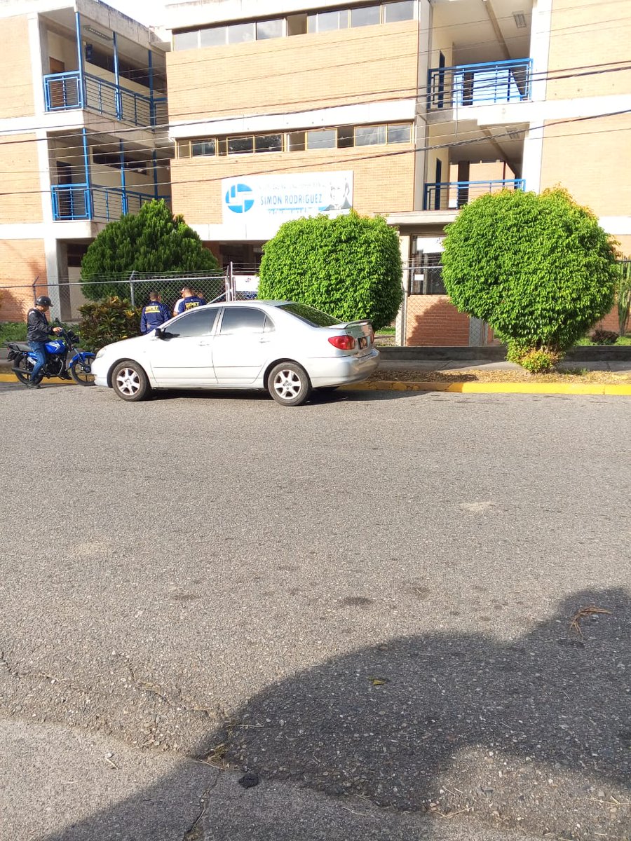 TrujilloConVzla's tweet image. ¡Los trujillanos están más claros que nunca! Este #25M no habrán elecciones, solo designaciones y por ello no acompañan esta farsa electoral.
Cuatro importantes centros de votación en #Valera:
La Candelaria
La Alborada
Ricardo Labastida
UNESR
TOTALMENTE VACÍOS #YoNoObedezco