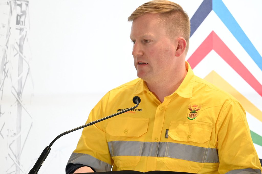 DepartmentPWI's tweet photo. #SIDSSA25 media briefing πΈ
Minister @DeanMacpherson addressed the media on the state of preparations for #SIDSSA25, outlining notable achievements to date and providing insight into upcoming initiatives in sustainable infrastructure development.
#letsbuidSA
#Infrastructure
#SIDSSA
@infraSA_