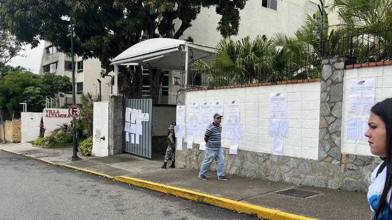 Ausencia masiva en los centros de votación.

Venezuela no obedeció el llamado a la farsa del 25M y no se prestó para pasar la página del 28J. 

#YoNoObedezco