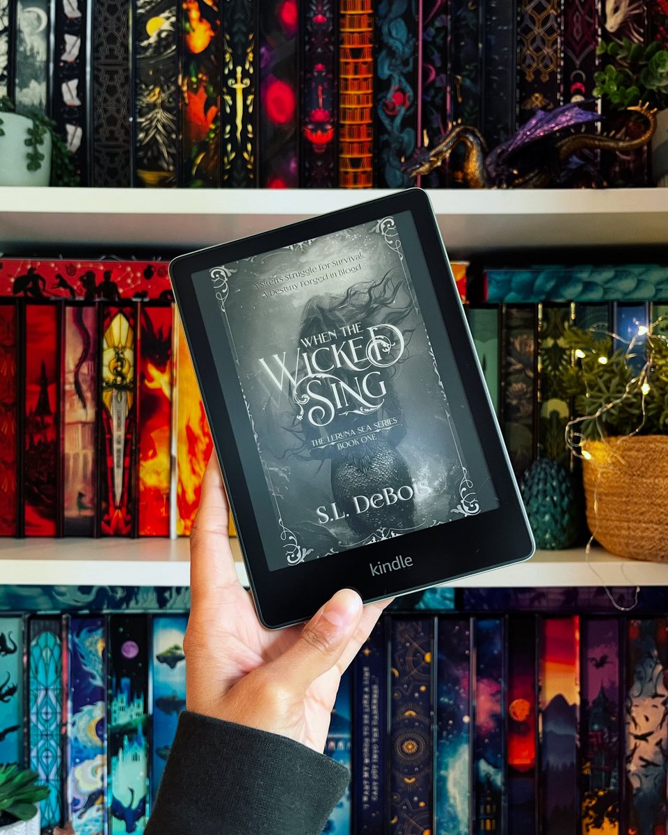 Still in my mermaid phase - I finished this ARC the other week. If you love sirens, a lot of tension, a slow burn, and political intrigue then you’ll love this 🔥💙