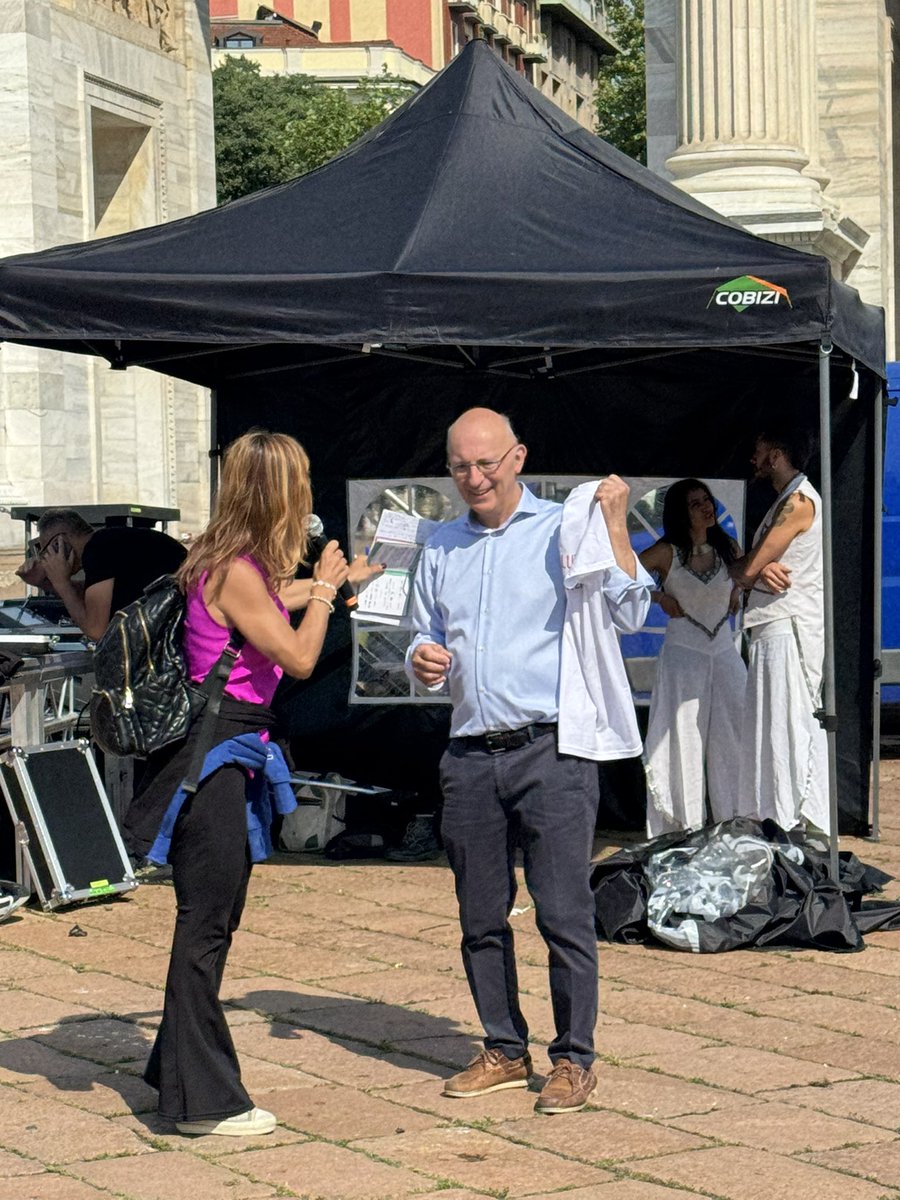 gilumbabalu's tweet image. #crazyrun #isemprevivi #crazyweek 
Correre contro lo stigma della malattia mentale: grazie a Don Domenico Storri e Beppe Bergomi. Per superare i #pregiudizi