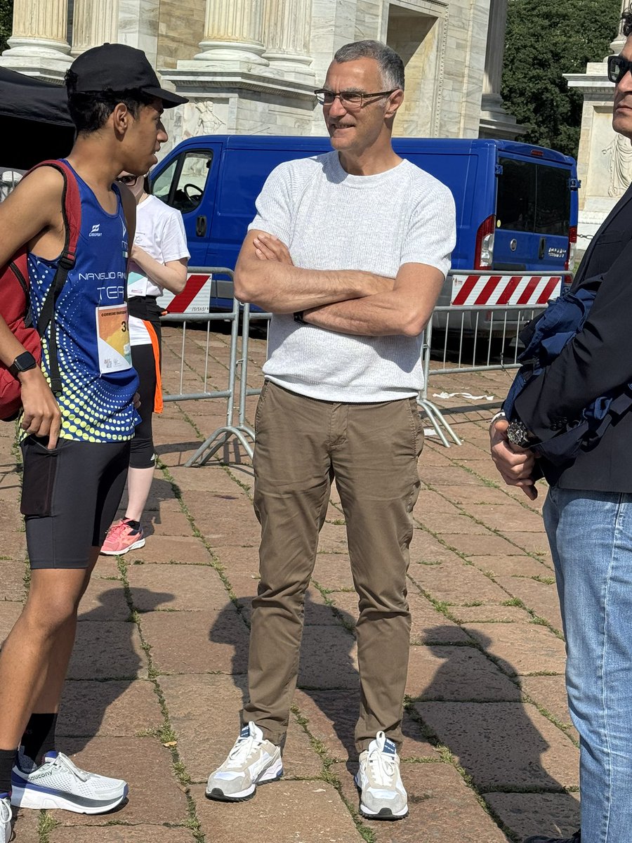 gilumbabalu's tweet image. #crazyrun #isemprevivi #crazyweek 
Correre contro lo stigma della malattia mentale: grazie a Don Domenico Storri e Beppe Bergomi. Per superare i #pregiudizi