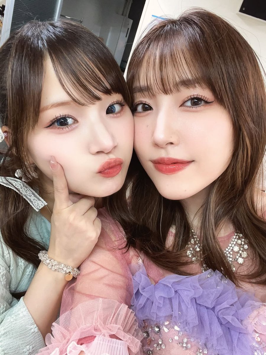 angel_raindrop's tweet image. 「 #MSMO 横浜公演ありがとうございました♡⸝
いなばっちょがメイクしてくれたの～
いつもより全部いい！！笑
ありがとう💓
#佐藤優樹 ちゃん #宮本佳林 ちゃん #小関舞 ちゃん
#稲場愛香 ちゃん #譜久村聖 #横浜 #メイク 」
（譜久村聖 公式Instagram）
「まなかんメイク」さすがだ…