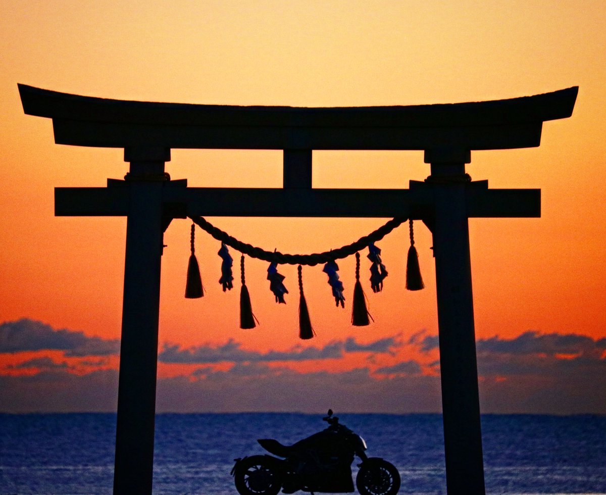 GENKI__93's tweet photo. #愛車の背景が水平線の画像を貼る
最後のは雲海の水平線ってことで https://t.co/zu6jC3xJ5q
