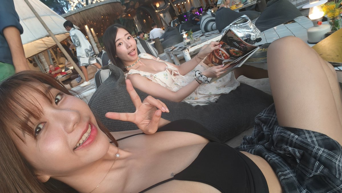 Monday happiness = good food, good naps, no messages.