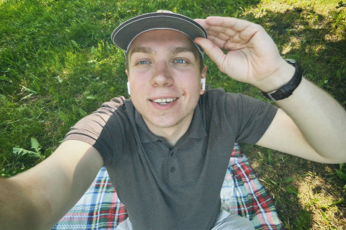 vvmlts's tweet image. | me today 

📍выбрался в парк горького. поработать на свежем воздухе.
