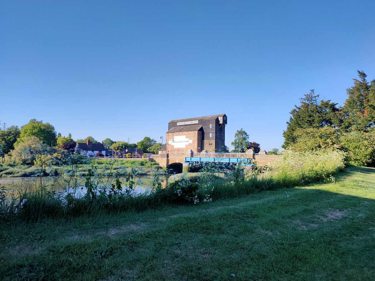 paulrobins10's tweet photo. @NormanBrennan Battlesbridge, Essex, small rural town with huge antiques centre with regular classic car / motorcycle meet ups https://t.co/rHYEtA70OK