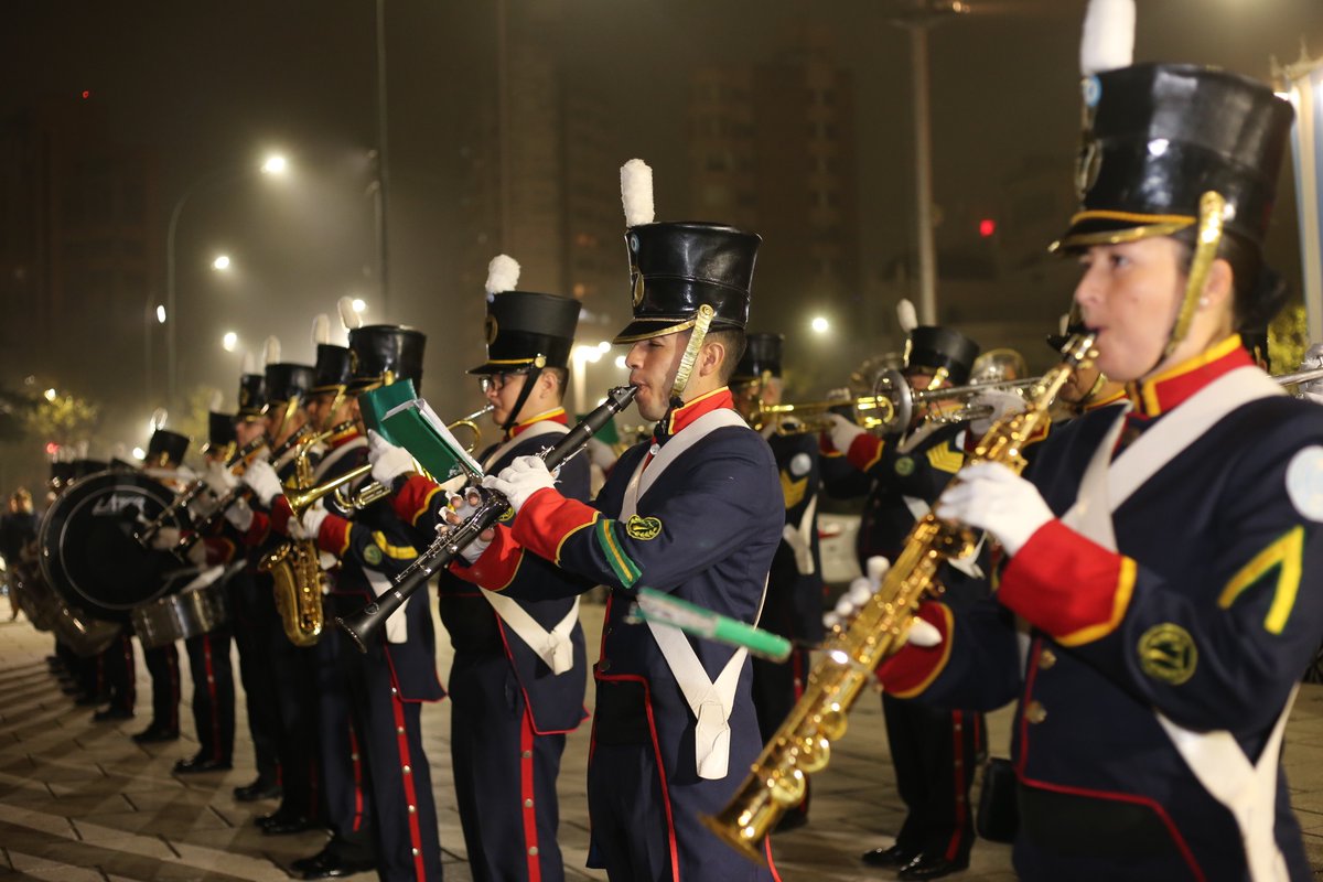 Participamos de la vigilia Revolución de Mayo 🇦🇷 en Plaza Moreno, donde se entonó el Himno Nacional Argentino con la destacada participación de la Guarnición del Ejército "City Bell" y la Banda Militar del Regimiento de Infantería Mecanizado 7 "Coronel Conde"