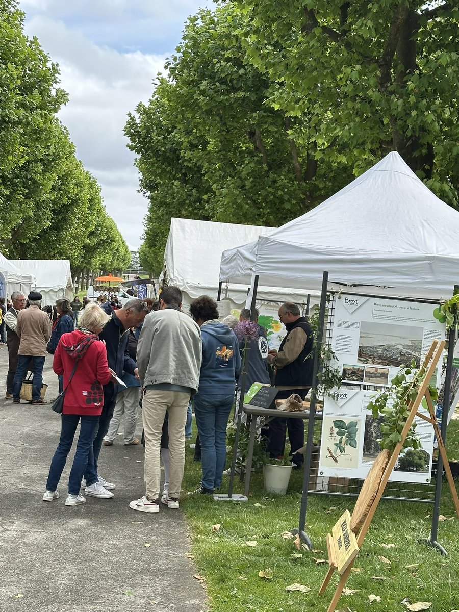 Belles rencontres ce matin , cours dajot à Brest , pour la 19éme édition de la fête de la nature sur le stand des espaces verts de Brest Métropole 
Un grand bravo à toute l’équipe pour vos animations
<a href="/CharlotteNimal/">Charlotte Nimal</a>
