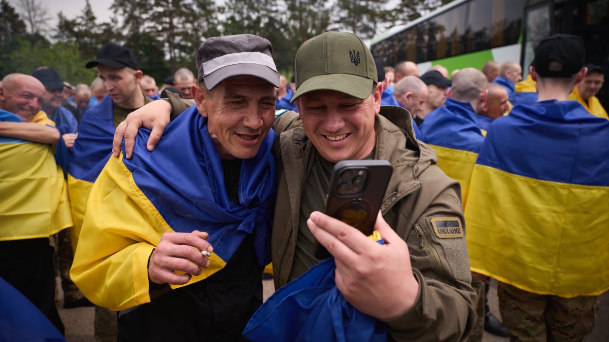 Volodymyr Zelenskyy / Володимир Зеленський tweet media