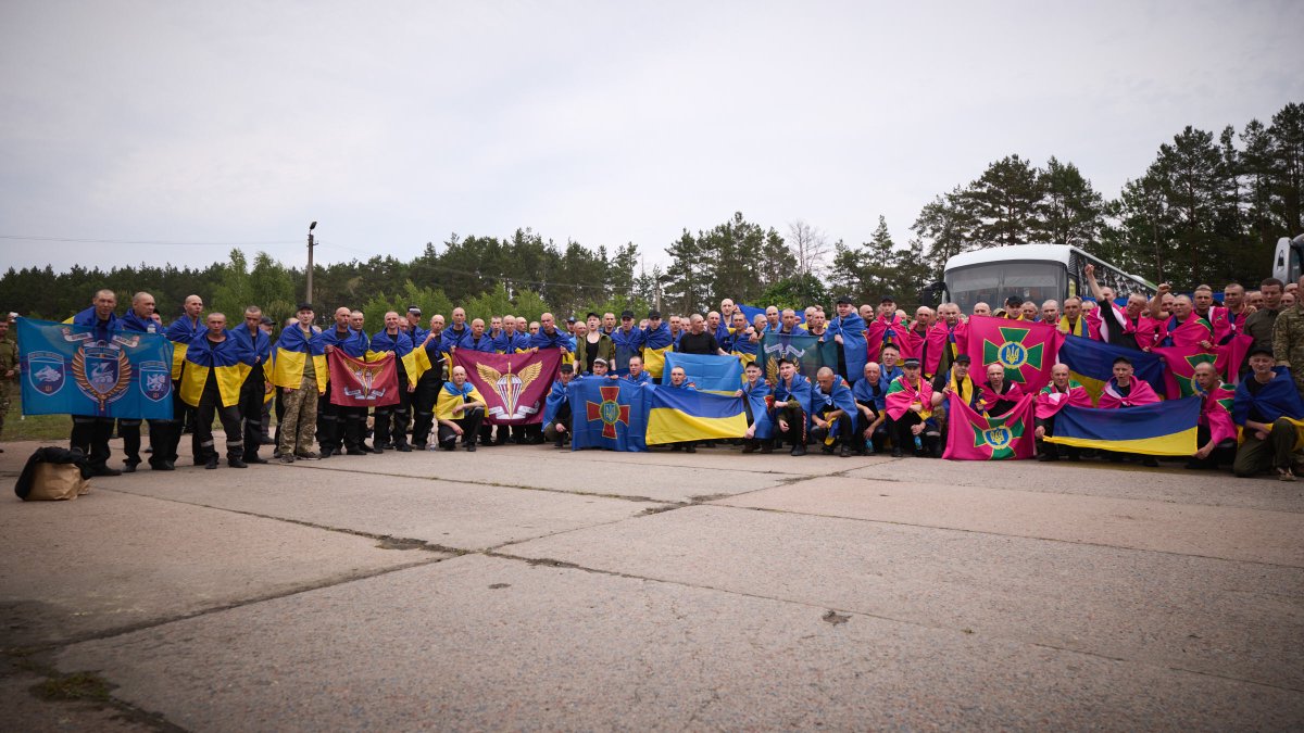 Volodymyr Zelenskyy / Володимир Зеленський tweet media