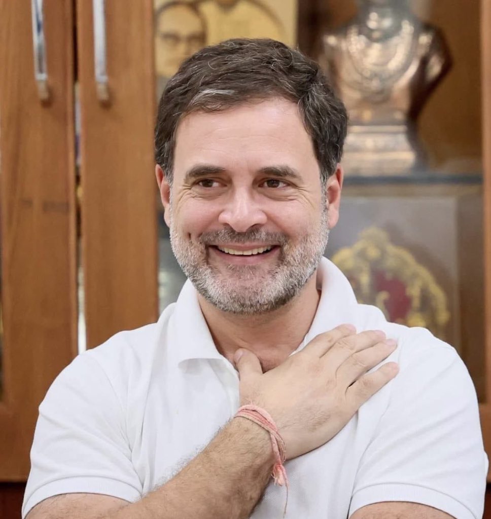 Virus_Studioz's tweet image. मैं यूंही @RahulGandhi का समर्थन नहीं करता इसके कुछ कारण हैं
🌐 सत्ता पाने के लिए कभी अलग अलग धर्मों को आपस में नहीं लड़वाया।
🌐 भाजपा नफरत के बाजार में अकेला मोहब्बत बांटने वाला नेता।
🌐 हमेशा सच का साथ देने वाला ।
🌐 अन्याय के आगे हमेशा डट कर खड़ने वाला जननायक।
🌐 हमेशा जनतक…