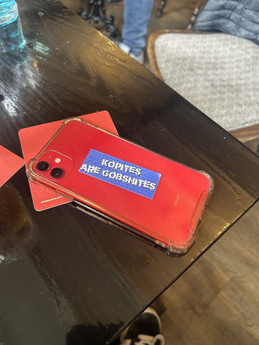 chloebaines tweet media