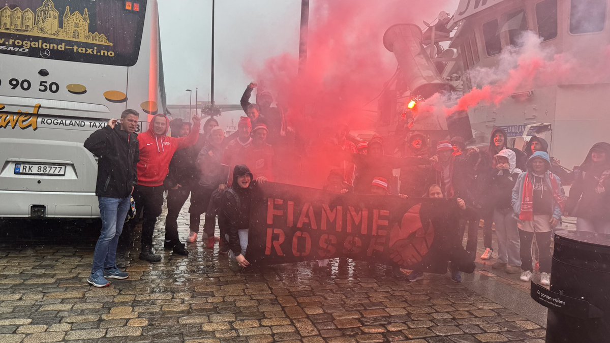 Kim (@kimaheroe) on Twitter photo 