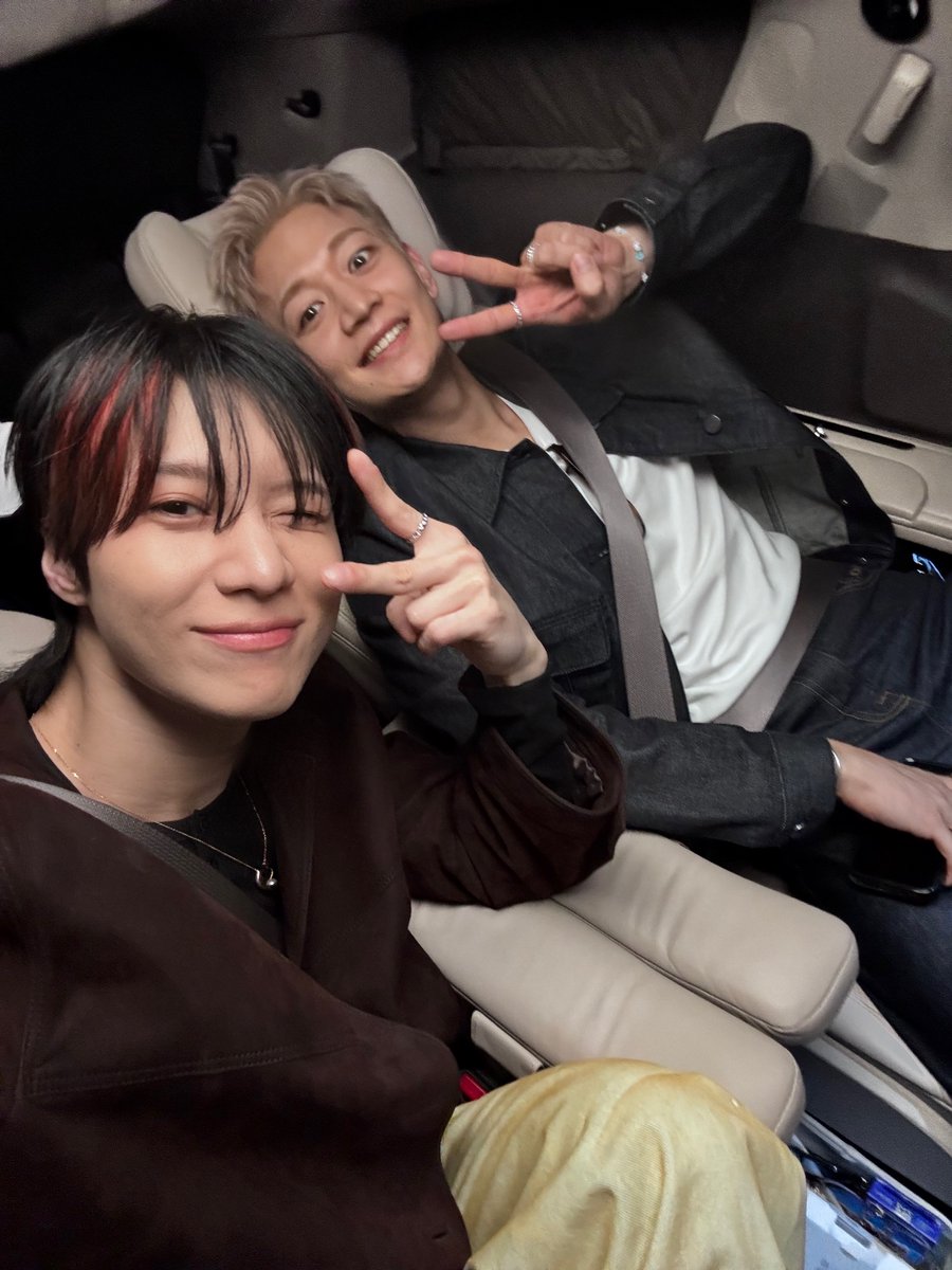 250525 new 2min selfie 🤳 😍😍😂
#샤이니 #SHINee #태민 #Taemin  #Minho  #민호