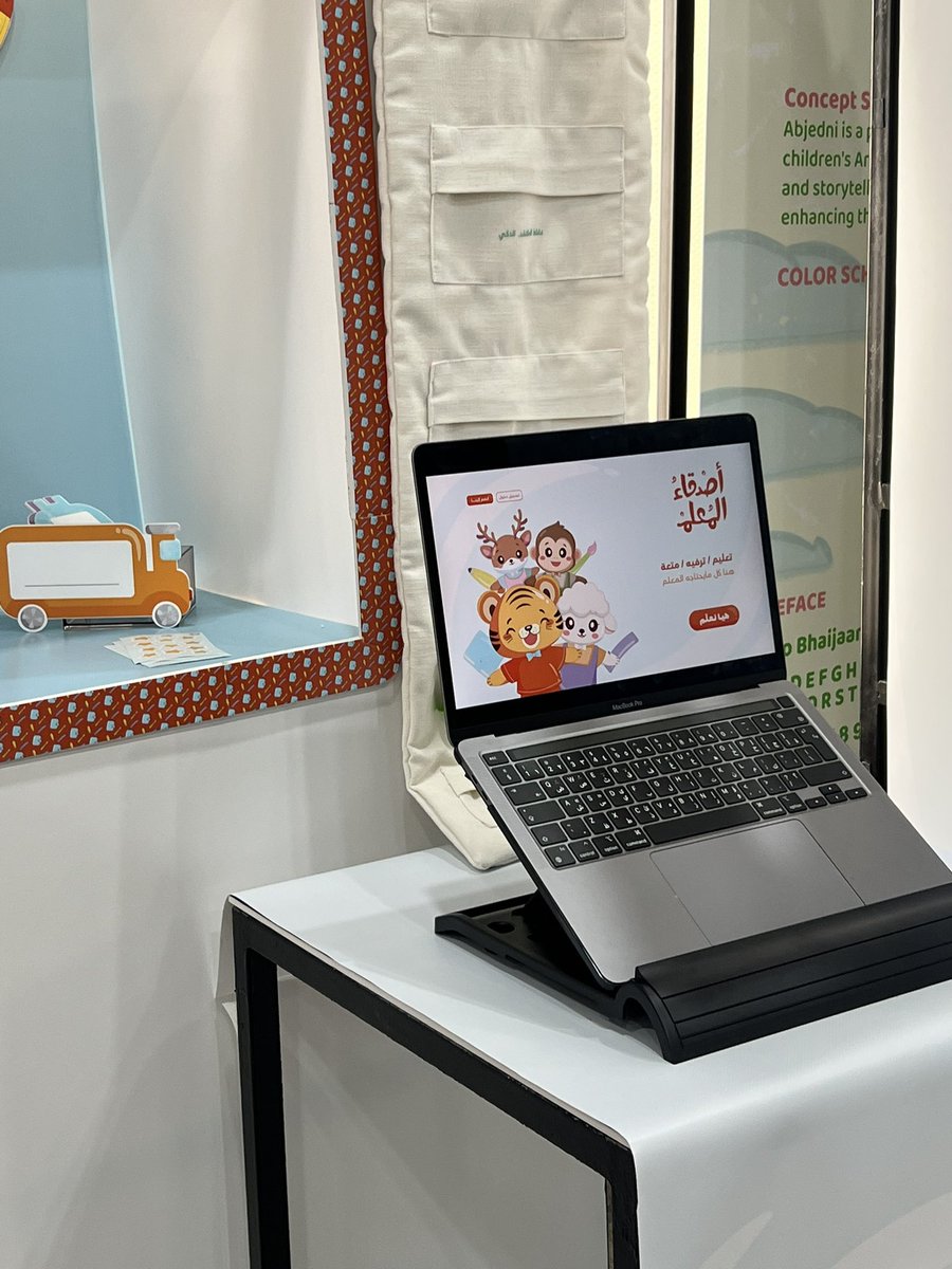 jory_ghamdi's tweet photo. بعد شهور من التخطيط والتصميم والعمل فخورة بمشاركة مشروع تخرجي في معرض الكلية #CODEX_25 🎓
"أصدقاء المعلم" منصة تعليمية رقمية تدمج اللعب بالتعلم لتسهيل عمل المعلمين وتحفيز الطلاب.
شكراً لكل من دعمني في هذه الرحلة 💛
#مشروع_تخرجي #تصميم_جرافيكي https://t.co/UKvLISkvCC