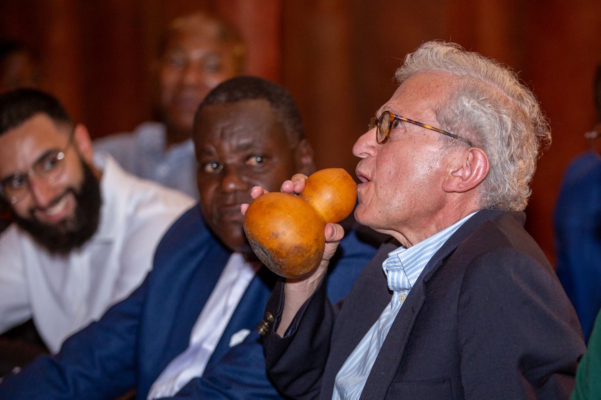 MiiroShafik_'s tweet photo. The respect for Culture 😊😊😊

This is Sir Geoffrey Vos 
Master of the Rolls and Head of Civil Justice in England and Wales. In this office, he is President of the Court of Appeal (Civil Division).

Who are you not to respect Culture!

#EggwangaLyaffe https://t.co/MJ8h0vOJor