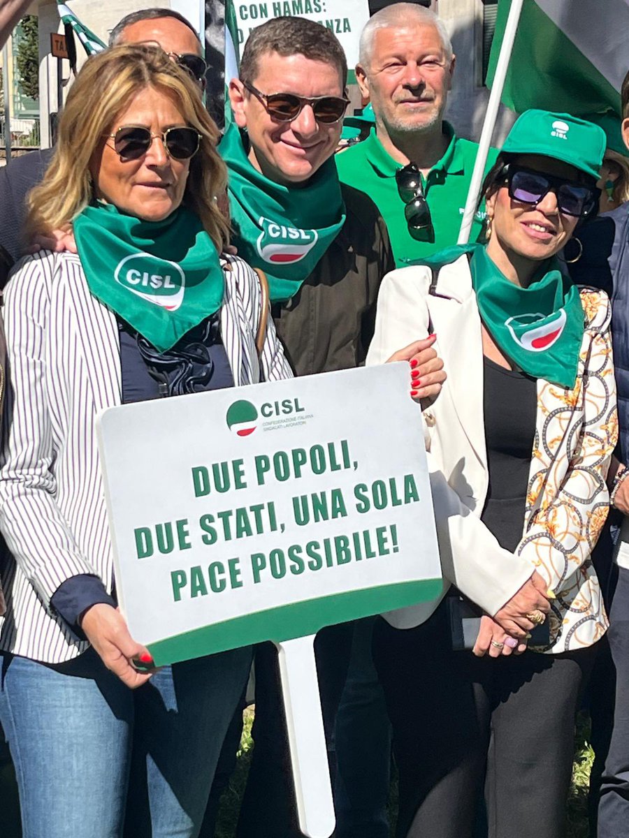 Cisl_Lazio's tweet photo. La Cisl Lazio al sit-in di fronte all’ambasciata di Israele per invocare la fine delle ostilità, la ripresa di negoziati democratici, la liberazione di tutti gli ostaggi e la costruzione una pace giusta e duratura, che punti al traguardo di “due popoli, due Stati” https://t.co/bokpMD9GKx