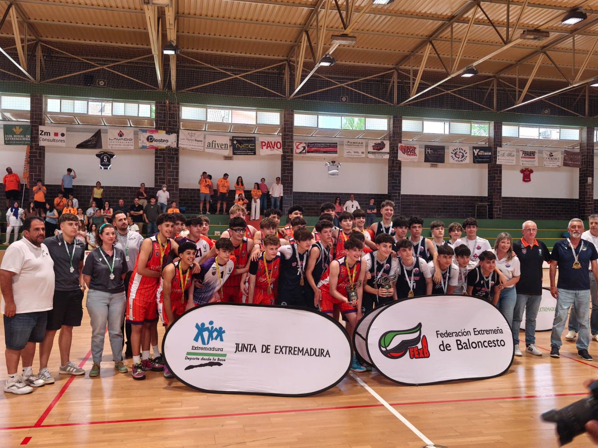 C.D. INICIA Vva (@cdinicia_) on Twitter photo CAMPEONES CADETE PLATA🧡
Nuestro equipo cadete se proclama campeón de Extremadura plata en Almendralejo💪🏻
¡¡Enhorabuena a los chicos y staff técnico!!🎉
#CuidamosLaCantera
#CDINICIA
#CanteraNaranaja
<a href="/CBFSANJOSE/">CBF SAN JOSE</a> <a href="/aytovvaserena/">Ayuntamiento de Villanueva de la Serena (Badajoz)</a> <a href="/FExB/">Federación Extremeña de Baloncesto</a> <a href="/PajueloAtal/">Antonio P. Atal.</a> CAMPEONES CADETE PLATA🧡
Nuestro equipo cadete se proclama campeón de Extremadura plata en Almendralejo💪🏻
¡¡Enhorabuena a los chicos y staff técnico!!🎉
#CuidamosLaCantera
#CDINICIA
#CanteraNaranaja
<a href="/CBFSANJOSE/">CBF SAN JOSE</a> <a href="/aytovvaserena/">Ayuntamiento de Villanueva de la Serena (Badajoz)</a> <a href="/FExB/">Federación Extremeña de Baloncesto</a> <a href="/PajueloAtal/">Antonio P. Atal.</a>