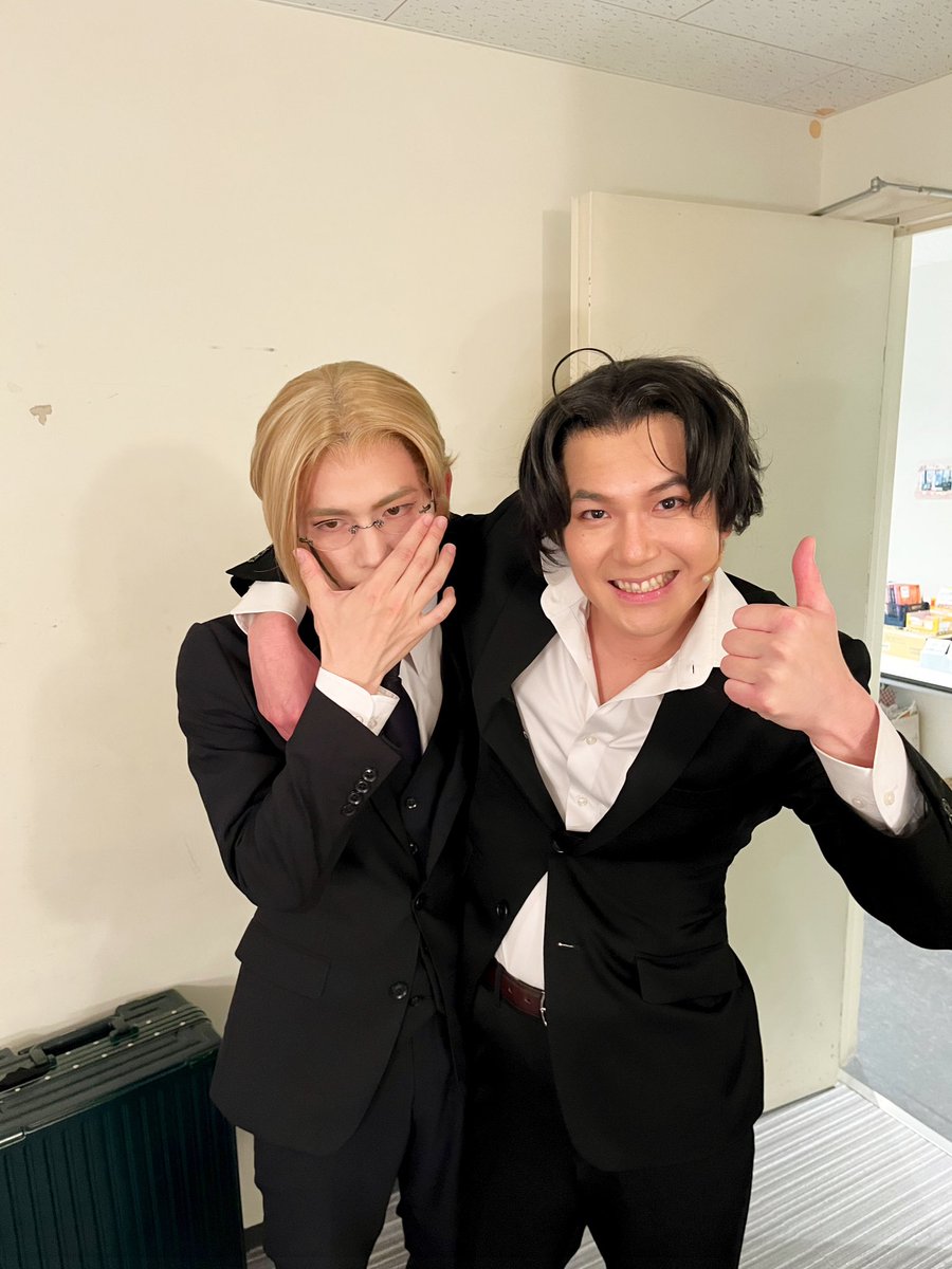 hiraryo0520's tweet image. #モリミュ
京都千秋楽でした。
エベレスト、ありがとう。
養子で末弟の奴と撮ったんだけど、、、
何だこいつ
シャイなのか?!
