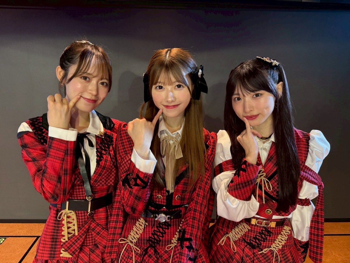 rei_1025_48's tweet photo. えりいのデビュー10周年記念公演にゲスト出演させていただきました🥰

思い出の曲や、れいえりでやってみたかった曲、なんと久しぶりのリップグロスまで一緒に披露することが出来て本当に嬉しかった〜☺️

えりい、こうして10年公演をひらいてくれてありがとう🥰そして、おめでとう！！！ https://t.co/cPOHNJUgCI