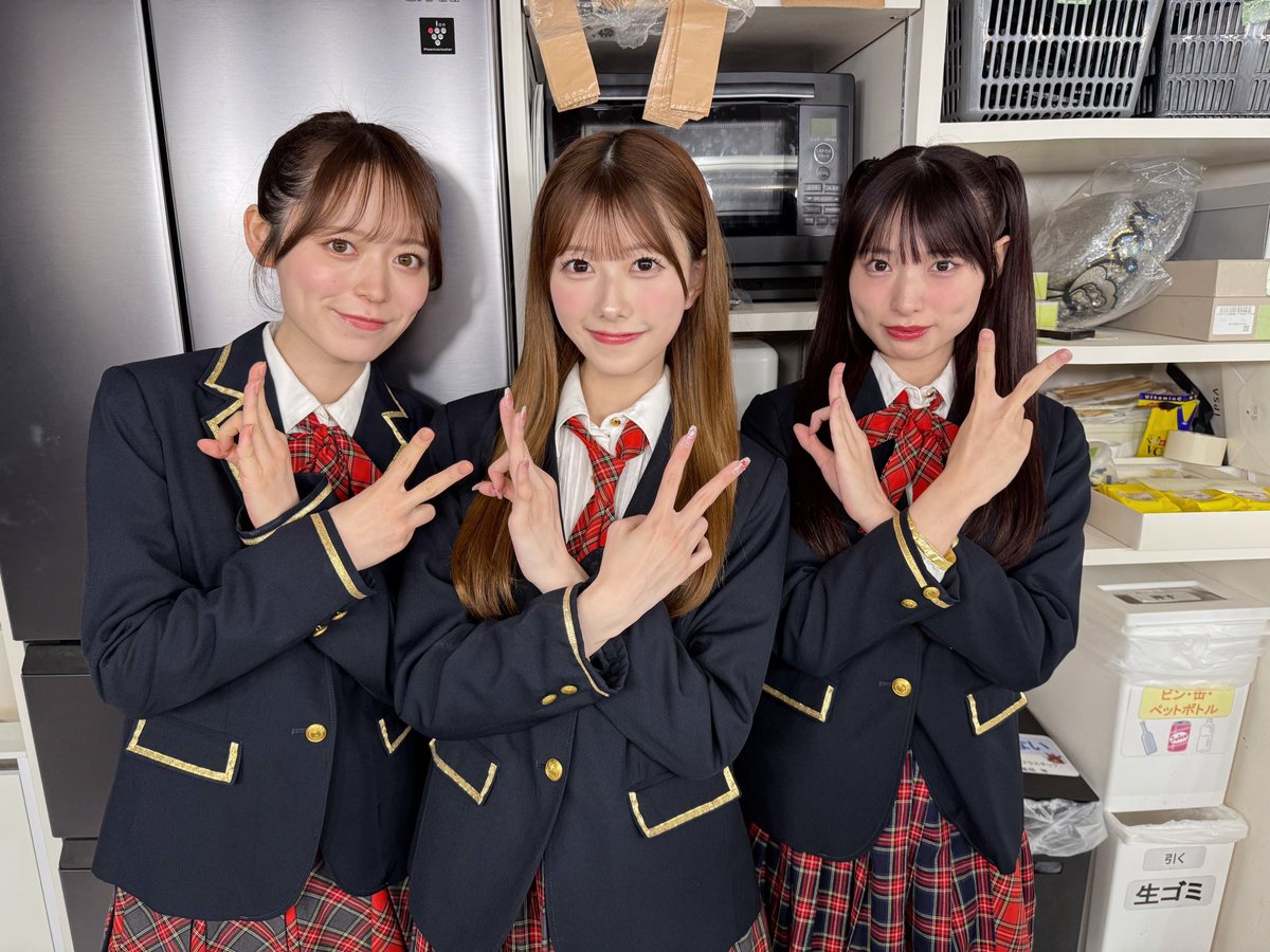 rei_1025_48's tweet photo. えりいのデビュー10周年記念公演にゲスト出演させていただきました🥰

思い出の曲や、れいえりでやってみたかった曲、なんと久しぶりのリップグロスまで一緒に披露することが出来て本当に嬉しかった〜☺️

えりい、こうして10年公演をひらいてくれてありがとう🥰そして、おめでとう！！！ https://t.co/cPOHNJUgCI