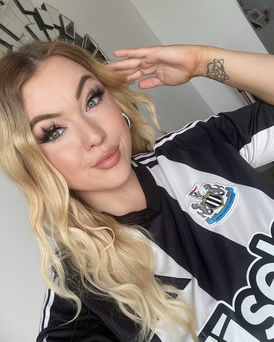 Kendall Rowan tweet media