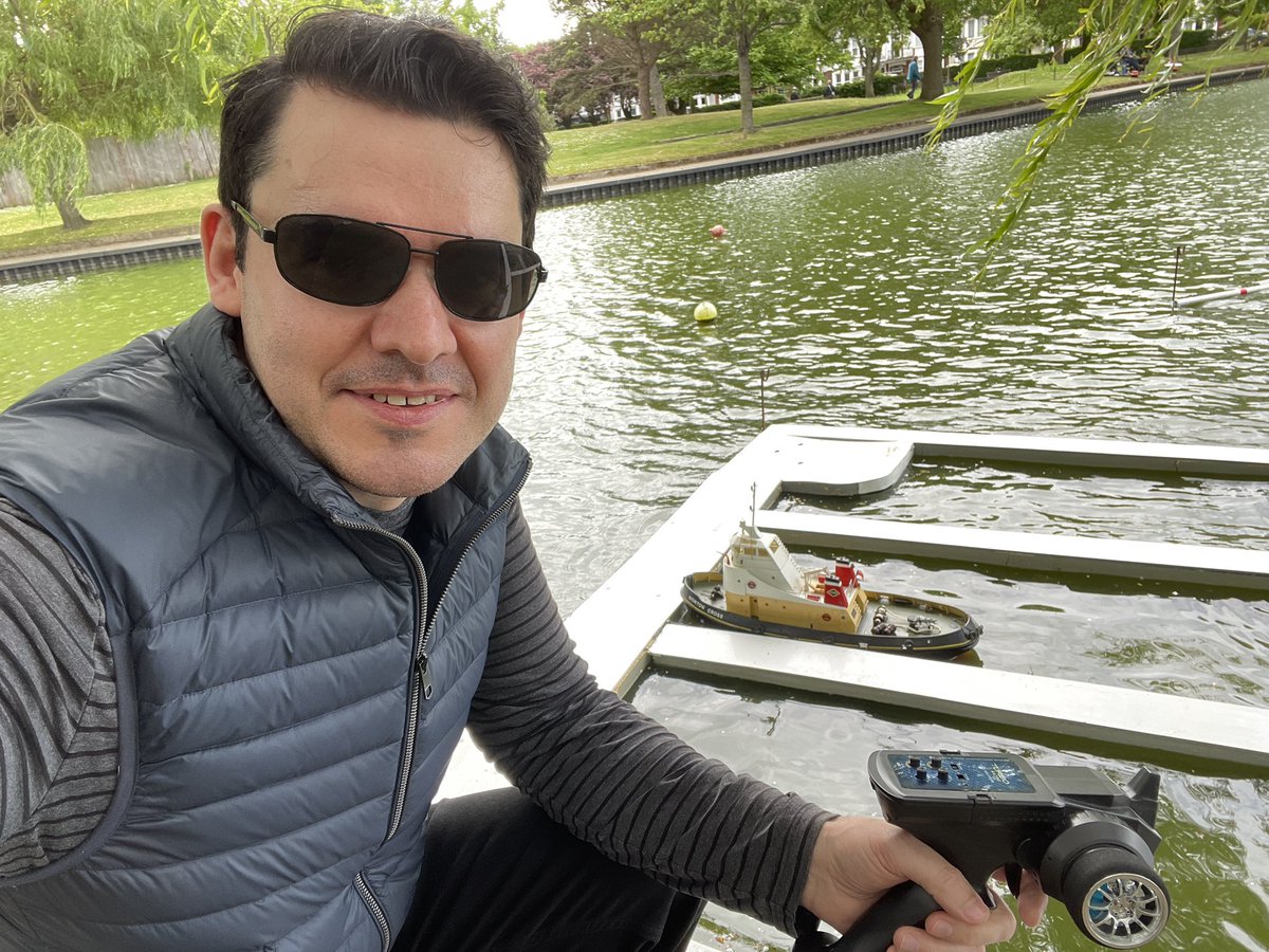 MaxFunkner's tweet photo. Spent a lovely morning at the Southend Model Boat Club open day - got to steer a boat and saw a 3D printed catamaran in action! #ModelBoats #RCBoats #Southend #Makers #Catamaran https://t.co/DB7P33TX1i
