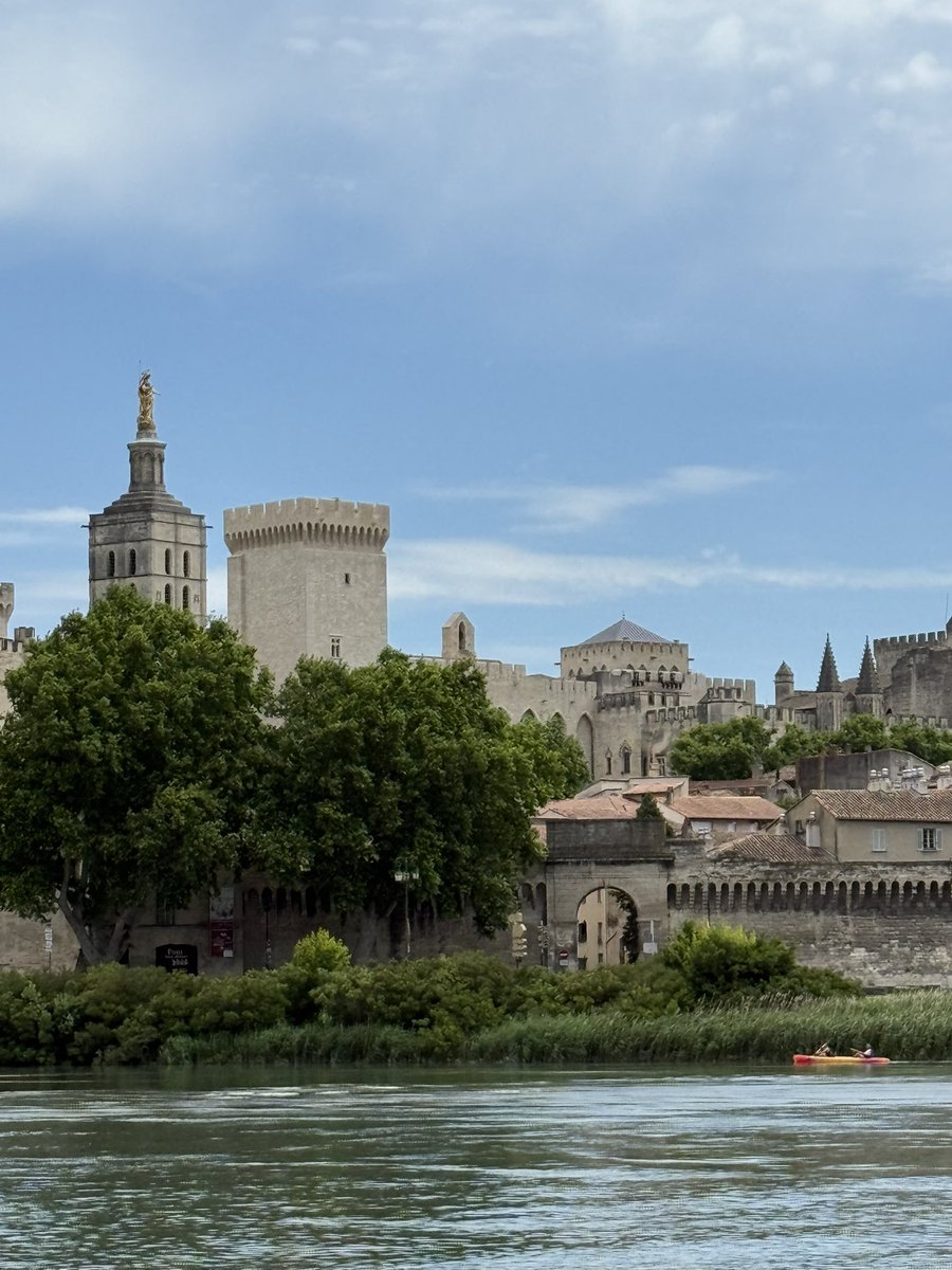 Une belle manifestation grand public organisé par le club de Canoë Kayak d’<a href="/Avignon/">Avignon</a> quel cadre ! #1000pagaies <a href="/FF_CanoeKayak/">FFCK</a> bravo à tous