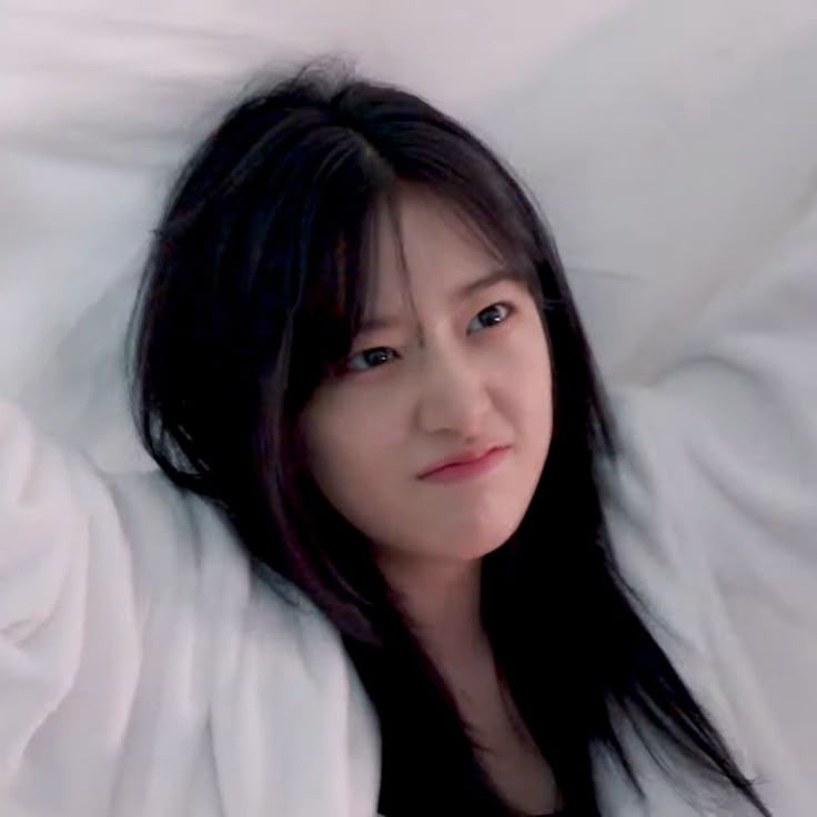 안녕하세요 트위터 옛날에 잠시 했다가 학업으로 인해 cloesd 했었습니다 지금은 다시 열어서 처음부터 다시 시작해 볼께요🫰