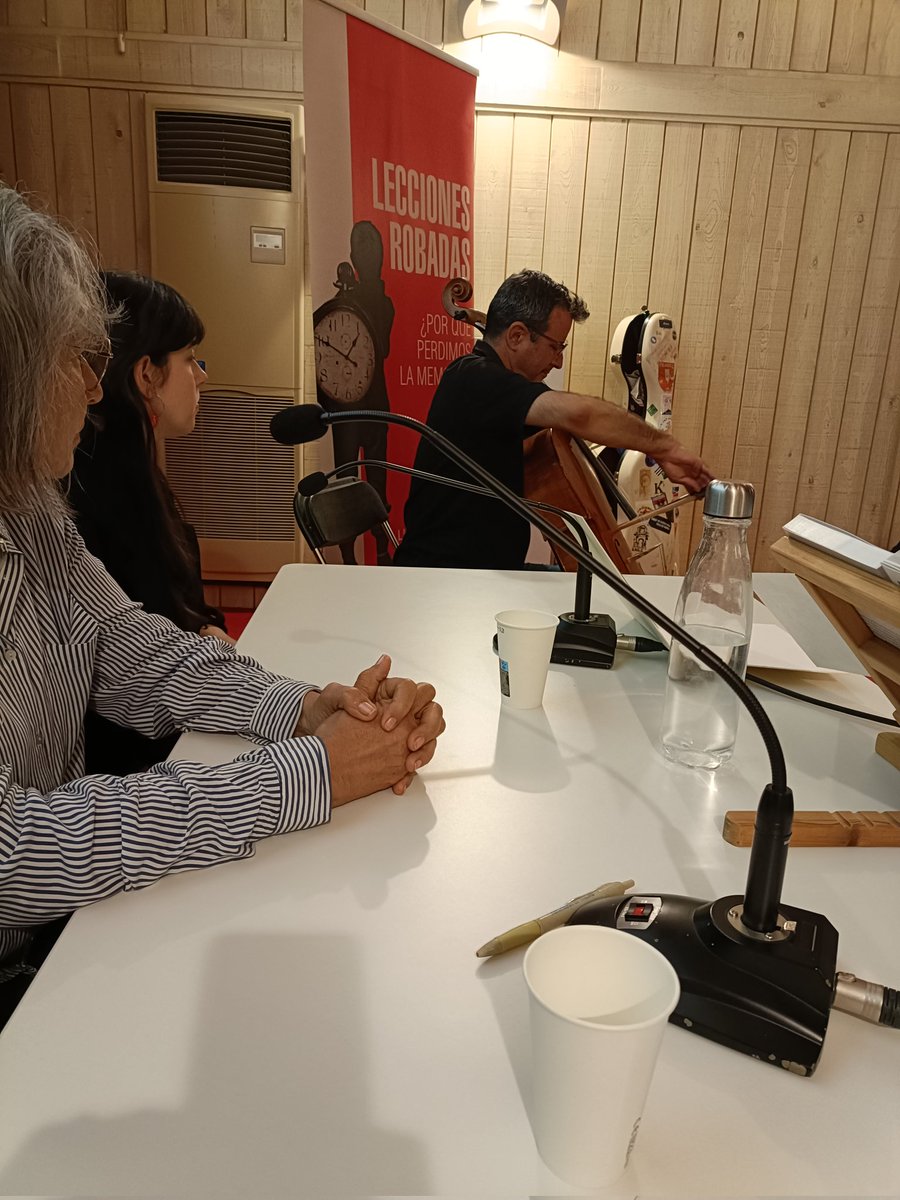 Qué acto tan especial en VINARÒS, con Nathalie Serra, David Ortiz, Carmen, Amparo, Nati... un placer seguir explicando nuestra DEPORTACIÓN y seguir  pidiendo Justicia y una gran red de Educación en la Memoria 💜
Difunde, síguenos, apúntate a nuestra asociación💪🏼
<a href="/XEiM_PV/">Xarxa Educació i Memòria del País Valencià</a> <a href="/zetahv/">Zoraida Hijosa /❤️</a>