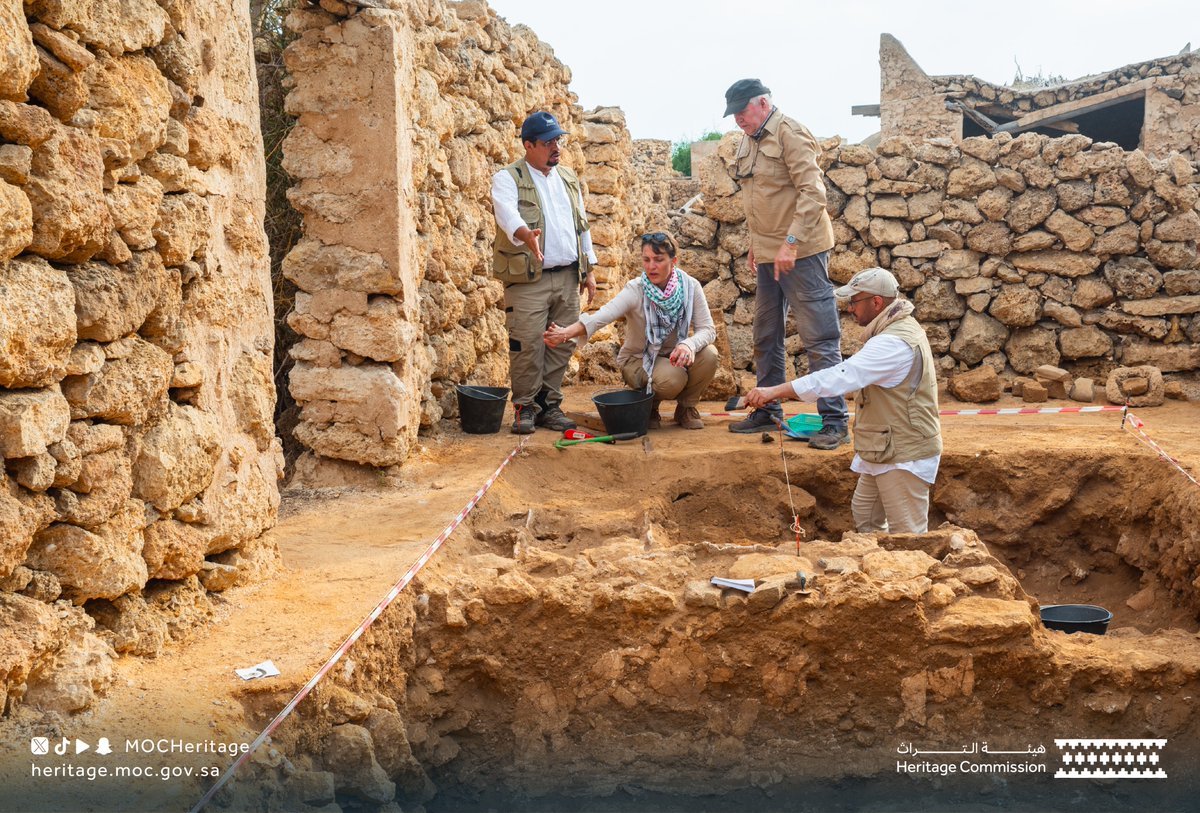 MOCHeritage's tweet photo. في إطار تعاون علمي ودولي بين #هيئة_التراث، وجامعة باريس الأولى والمركز الوطني الفرنسي للبحث العلمي؛ اختتمت البعثة السعودية الفرنسية المشتركة أعمالها بالكشف عن عناصر معمارية وقطع أثرية متنوعة. https://t.co/mwHtxPn4no