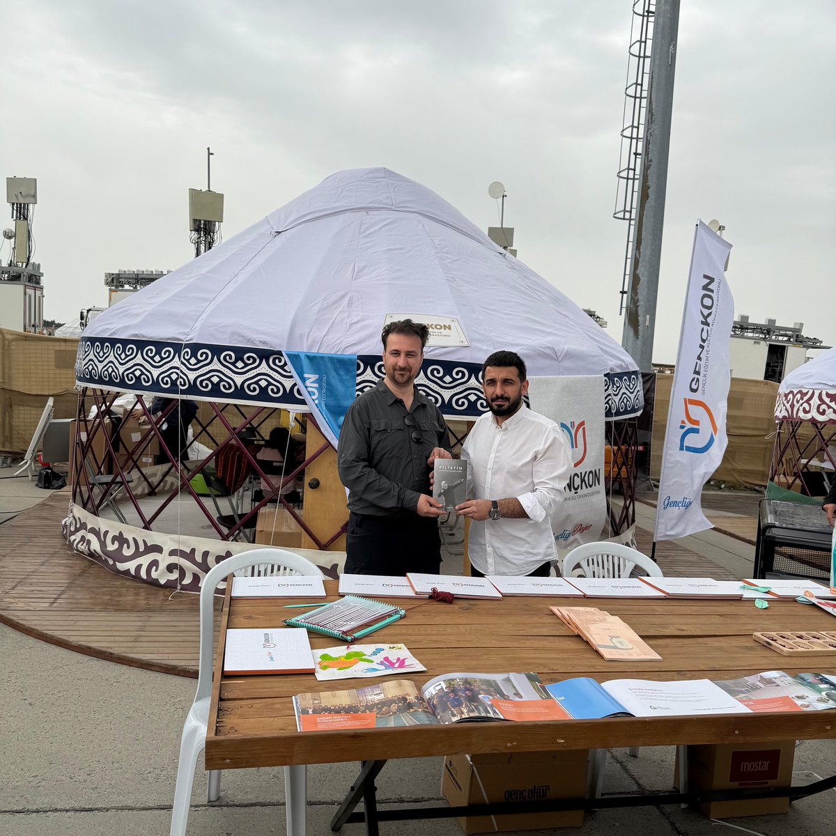 TÜGVA Genel Başkanı Sn. İbrahim Beşinci 7. Etnospor Kültür Festivali’nde GENÇKON standımızı ziyaret ettiler. 

Nazik ziyaretleri için kendilerine teşekkür ediyoruz.

#etnosporkültürfestivali