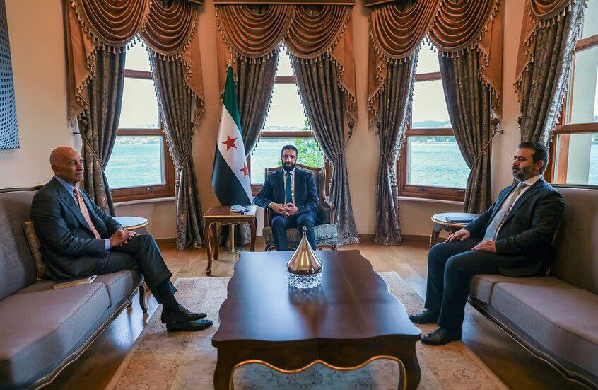 shuaamed's tweet photo. وكالة سانا: الرئيس السوري أحمد الشرع ووزير الخارجية أسعد الشيباني التقيا المبعوث الأميركي الخاص إلى #سوريا توماس باراك على هامش زيارة #تركيا.
......
#smc https://t.co/kY6tMscLRm