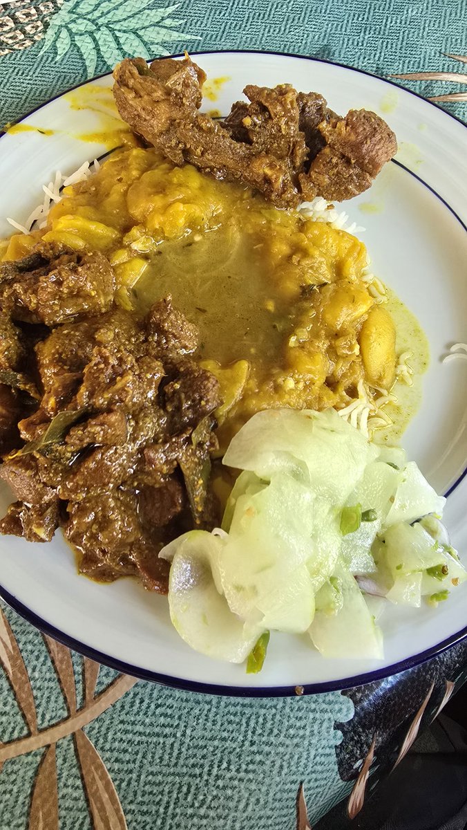 colas_gnv's tweet photo. Cabris massalé,coq massalé, pois citrouille, bouillon larson pou midi https://t.co/HSNRZbP6e9
