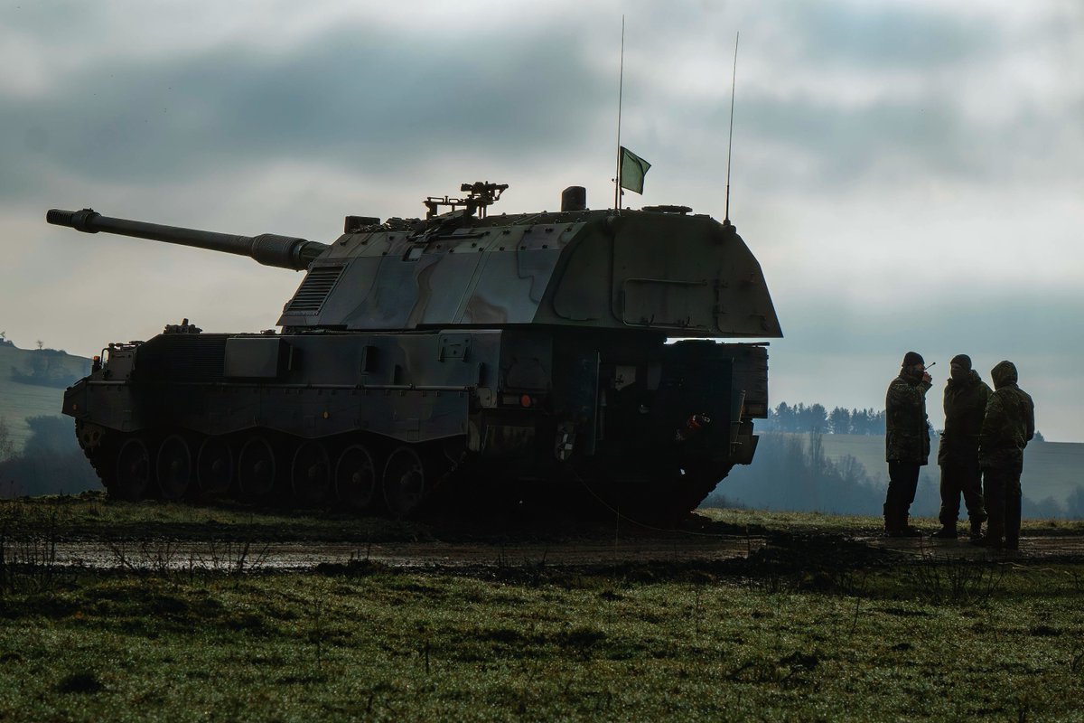 STC_EUMAM_UA's tweet image. Power, precision and coordination. Under #EUMAM_UA, ๐บ๐ฆ soldiers are trained on the #PzH2000, one of the most advanced artillery systems in the world. With ๐ช๐บ support, they gain skills to operate, maintain and fight effectively with this powerful weapon system. #StandWithUkraine