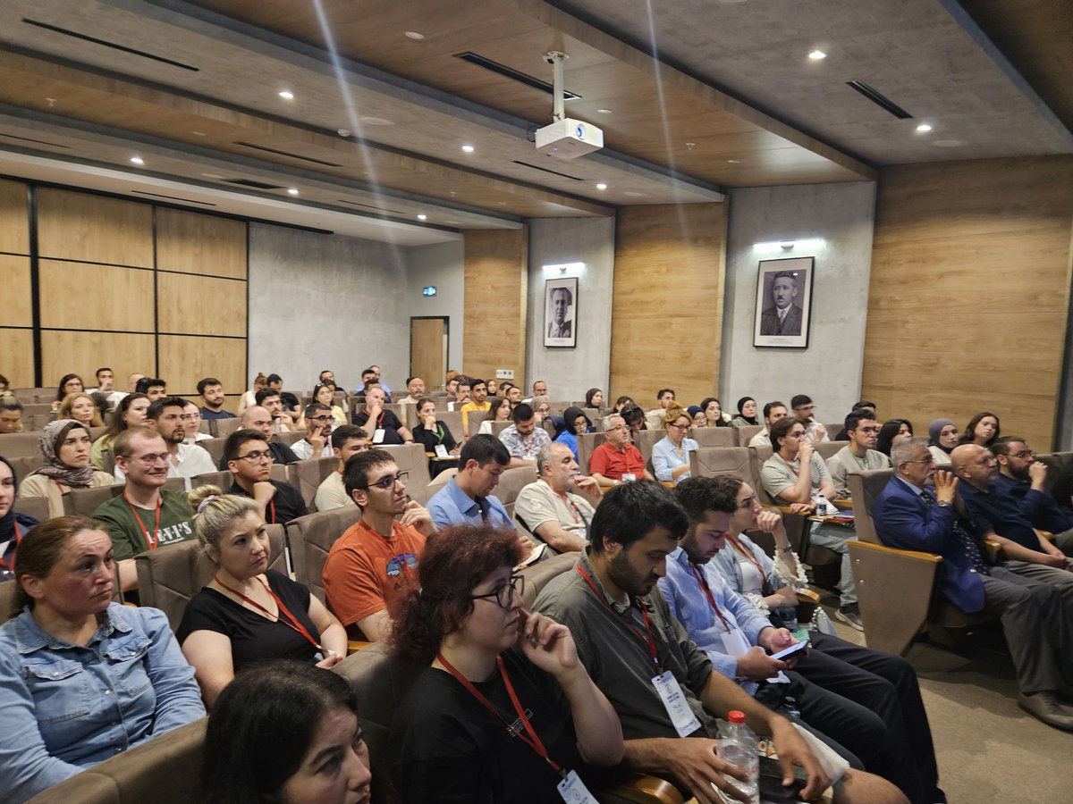 İvhoakademi 
Üriner Sistem Sempozyumu yoğun katılımla devam ediyor