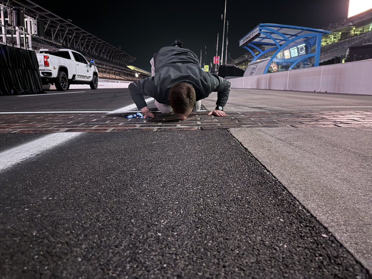 Garrett Bergquist (@garrettbnews) on Twitter photo Iโm working my first #WISH500 today! Had to mark the occasion properly.
๐ธ .<a href="/HannaMordoh/">Hanna Mordoh</a> Iโm working my first #WISH500 today! Had to mark the occasion properly.
๐ธ .<a href="/HannaMordoh/">Hanna Mordoh</a>