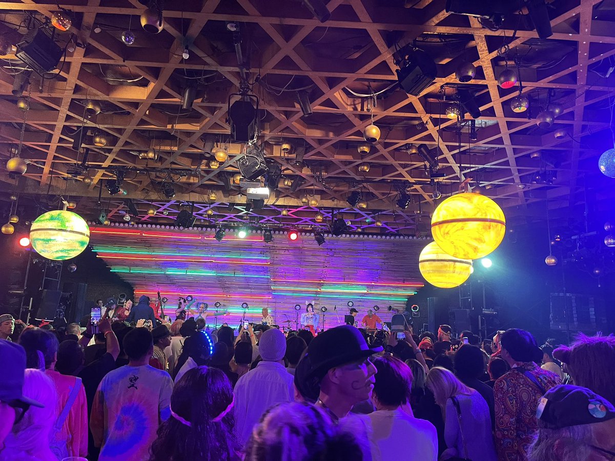 pirorudestomper's tweet photo. 味園ユニバースに行くのは最後になるかも?ミナミノオトは最高の思い出。
FARPLANE NIGHT18非現実的空間で全てが楽しかった!!
#fpn18 https://t.co/UFQTGD5wqZ