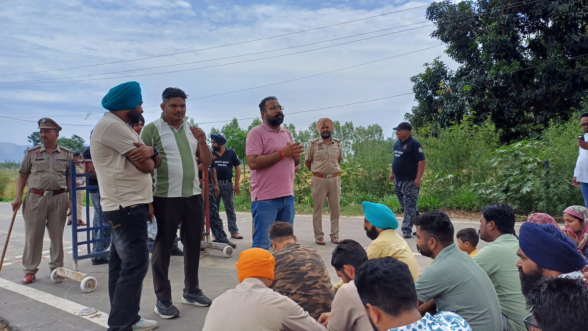 Monika627742's tweet photo. @BhagwantMann ਕਦੇ ਫਾਰਮ ਭਰਾਏ, ਕਦੇ ਫੀਸਾਂ ਲੁੱਟੀਆਂ,
ਪੋਸਟਾਂ ਨੂੰ ਉਡੀਕ ਉਡੀਕ ਸਾਡੀਆਂ ਅੱਖਾਂ ਫ��ੱਟੀਆਂ
ਕਦੇ ਕਿਹਾ ਅੱਜ, ਕਦੇ ਕਿਹਾ ਕੱਲ੍ਹ,
ਸਰਕਾਰੇ, ਕਦੋਂ ਮਿਲੇਗਾ, ਸਾਨੂੰ ਸਾਡੀ ਮਿਹਨਤ ਦਾ ਫਲ, @BhagwantMann
@harjotbains @Master_cadre @PargatSOfficial @SukhpalKhaira @RajaBrar_INC @AamAadmiParty @ptcnews https://t.co/apCC5zaeoF