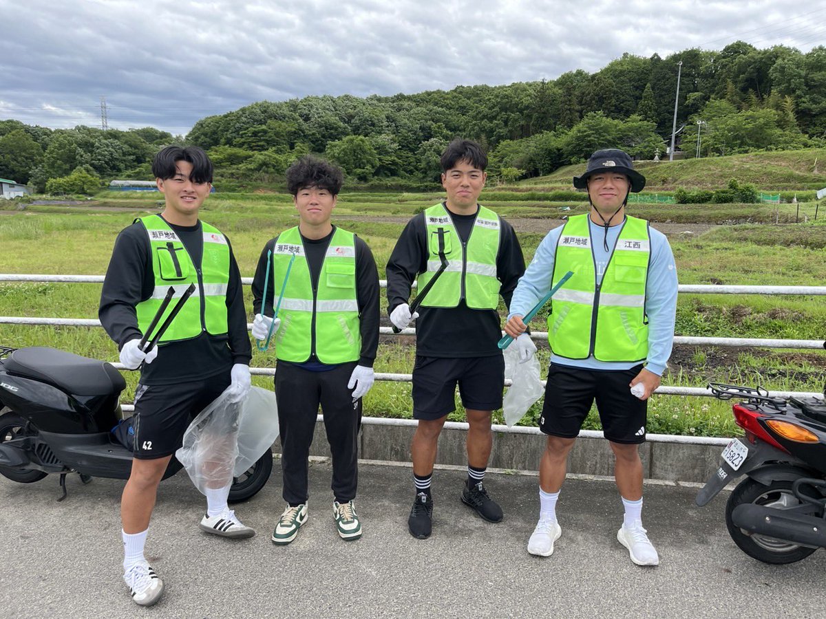 ipu_rugby's tweet photo. 2025年5月25日（日）
宿奥町町内会クリーン作戦（道路清掃）参加報告
本日、宿奥町町内会主催のクリーン作戦（道路清掃）に、弊部から以下の10名が参加いたしました。 https://t.co/ZRiYXw9KCN