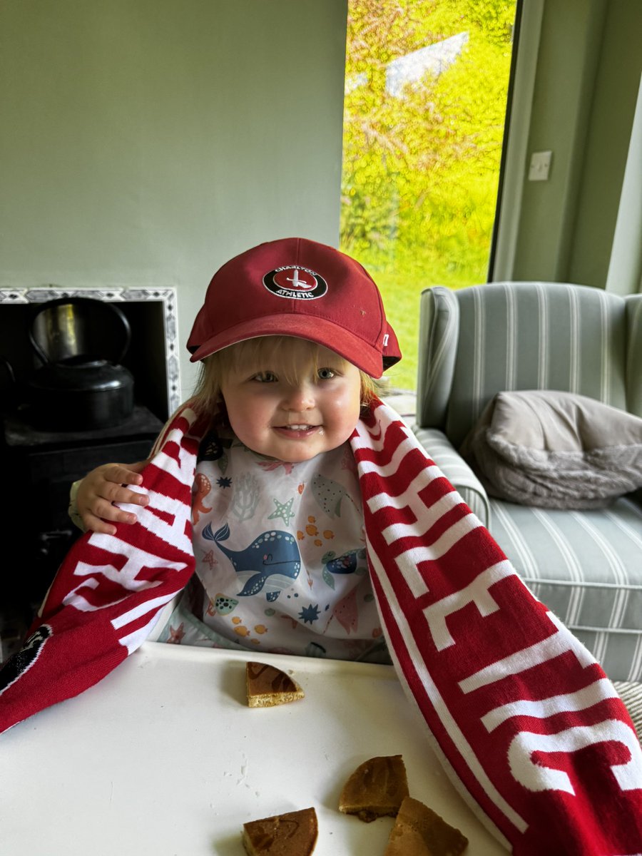 Girls are ready for the play-offs! Come on you Reds <a href="/CAFCofficial/">Charlton Athletic FC</a>