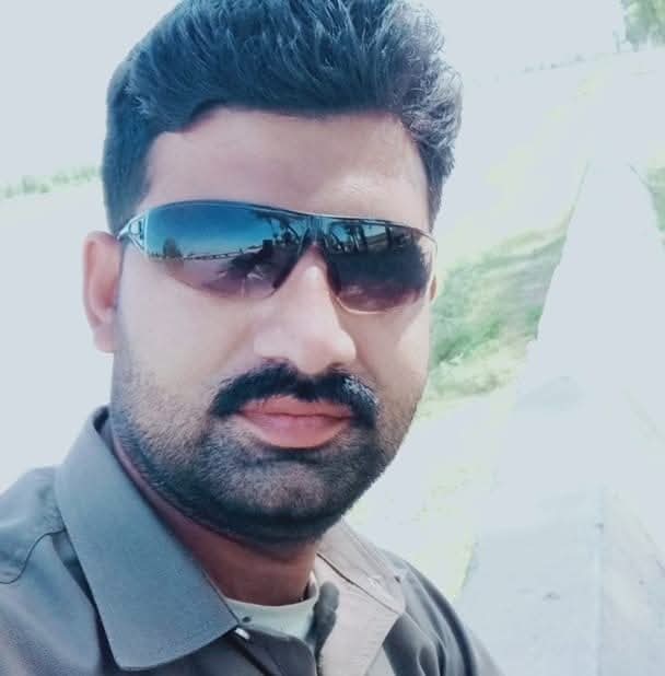Nabeel850102's tweet photo. اب گاؤں میں واپسی ممکن نہیں ۔🙏
میں گیا وقت ہوں لوٹ کر نہیں آؤں گا ۔ https://t.co/5Z0e2hfklr