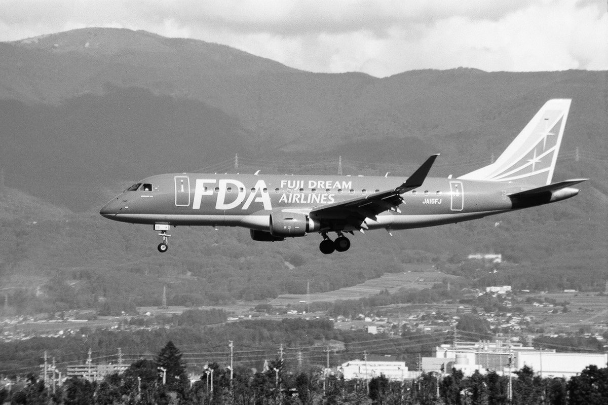 F5Slr's tweet photo. 2024.9
松本空港
　Nikkor 80-200mm F4.5
    agfa APX 100
     SPD1：1、20℃、8分

#APX100 
#SPD現像 
#フィルム写真 https://t.co/WuhNPnmwrt
