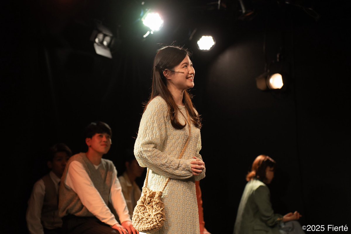 Fierte_stage's tweet photo. \ 📸本日の舞台写真📸 /

ミュージカル「THE THEORY OF RELATIVITY-相対性理論-」
#セオリラ

♩M15 私との約束
"原題: Promise Me This"

優しい心の持ち主、ミラが歌うバラード曲。
大好きなママがよく言ってた「約束よ、ミラ」という語りかけが印象的な一曲です🕊️

撮影：#曽我虹輝 さん https://t.co/cSQ3BfqpJr