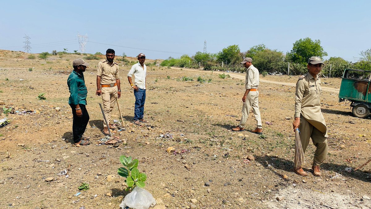 Info Rajkot GoG (@inforajkotgog) on Twitter photo રાજકોટ જિલ્લાના વીંછિયા ખાતે સામાજિક વનીકરણ રેન્જ દ્વારા પ્લાસ્ટિક એકત્રીકરણ કાર્યક્રમ યોજાયો હતો. સ્થાનિકોને પ્લાસ્ટીકના નુકશાન વિશે સમજ આપી હતી. કાર્યક્રમના અંતે ઉપસ્થિતોએ પ્લાસ્ટીકનો ઉપયોગ ન કરવાના શપથ લીધા હતા.
#PlasticfreeGujarat
<a href="/CMOGuj/">CMO Gujarat</a> <a href="/CollectorRjt/">Collector Rajkot</a> <a href="/DDORAJKOT1/">District Panchayat Rajkot</a> રાજકોટ જિલ્લાના વીંછિયા ખાતે સામાજિક વનીકરણ રેન્જ દ્વારા પ્લાસ્ટિક એકત્રીકરણ કાર્યક્રમ યોજાયો હતો. સ્થાનિકોને પ્લાસ્ટીકના નુકશાન વિશે સમજ આપી હતી. કાર્યક્રમના અંતે ઉપસ્થિતોએ પ્લાસ્ટીકનો ઉપયોગ ન કરવાના શપથ લીધા હતા.
#PlasticfreeGujarat
<a href="/CMOGuj/">CMO Gujarat</a> <a href="/CollectorRjt/">Collector Rajkot</a> <a href="/DDORAJKOT1/">District Panchayat Rajkot</a>