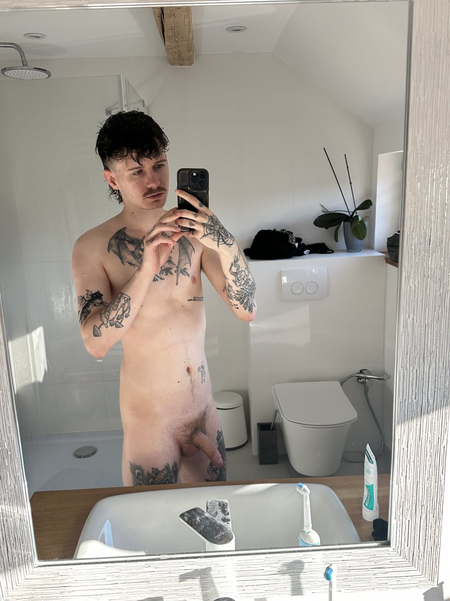 Good mornings sluts 🫢