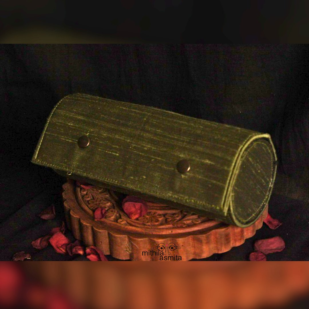 Handcrafted Elegance, Rooted in Heritage.
Explore #IndianSilk Meenakari Tube Slings &amp; Watch Organizers—eco-luxe pieces by women artisans of #MITHILAsmita.
Sustainable, stylish, and story-rich.

Perfect for #museumstores, #boutiques &amp; #corporategifts.
Available for #bulkpurchase.